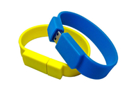 L'approvisionnement d'usine a adapté le poignet aux besoins du client jaune USB de couleur du logo 32G 2,0 avec l'emballage de boîte de pp